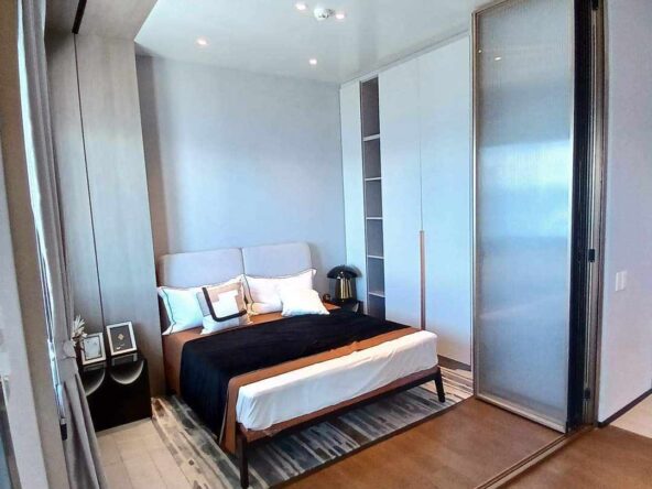 El Sol by Golden Topper Bedroom
